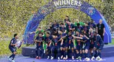 Pemain Paris Saint-Germain (PSG) melakukan selebrasi usai menjuarai Liga champions 2024/2025 di Stadion Allianz Arena, Minggu (01/06/2025) dini hari WIB. (AP Photo/Matthias Schrader)
