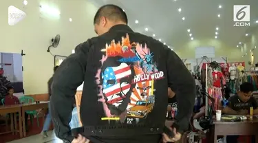 Terinspirasi dari jaket lukis Jokowi, seorang pemuda di Purworejo membuat pakaian serupa yang disukai pelanggan. Usahanya kini beromzet jutaan rupiah per bulan.