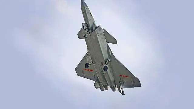 Jet tempur siluman China Chengdu J-20 (Wikimedia Commons)