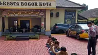 Tujuh siswa asal DKI Jakarta diamankan Satgas Pelajar Kota Bogor, Jumat (4/8/2023). Diduga para pelajar tersebut hendak tawuran.