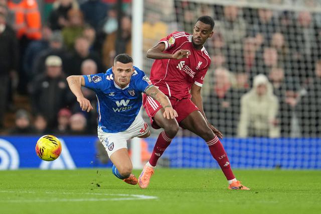 Isak Tetap Diakui sebagai Pemain Kelas Atas