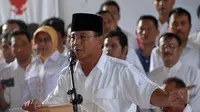 "Kami menarik diri dari proses yang sedang berlangsung," tegas Prabowo Subianto saat jumpa pers di Rumah Polonia, Jakarta, (22/7/2014). (Liputan6.com/Miftahul Hayat)