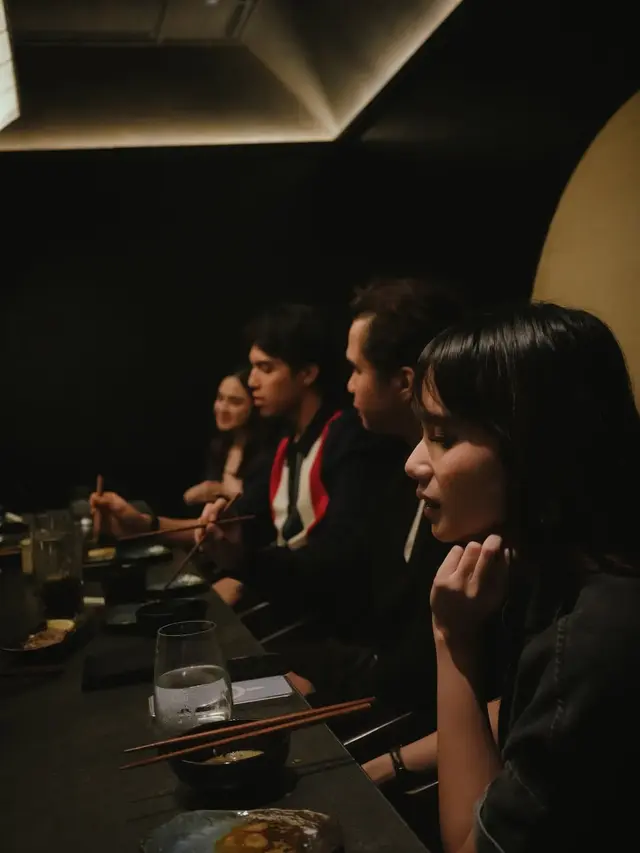 Gaya Kompak Serba Hitam Syifa Hadju dan Tissa Biani Hadiri Family Dinner Tahun Baru 2026 Bareng Kekasih dan Calon Mertua