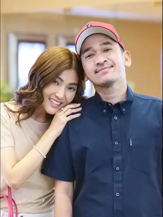 Yang tidak kalah penting dalam menjaga keharmonisan rumah tangganya adalah waktu bersama keluarga. Sarwendah bersyukur memiliki waktu banyak bersama anak-anaknya. "Yang penting family time, bareng keluarga sama anak-anak," sambung perempuan 34 tahun ini. [Instagram/sarwendah29]