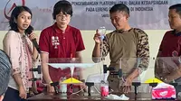 Peragaan situasi erupsi gunung berapi dengan peralatan yang dirancang tim Mount Fuji Research Institute (MFRI) dari Jepang pada Workshop  Astungkara Giri Agung Aman (AGAA) di Rendang, Karangasem, Sabtu (3/2/2024). (Foto: Istimewa)