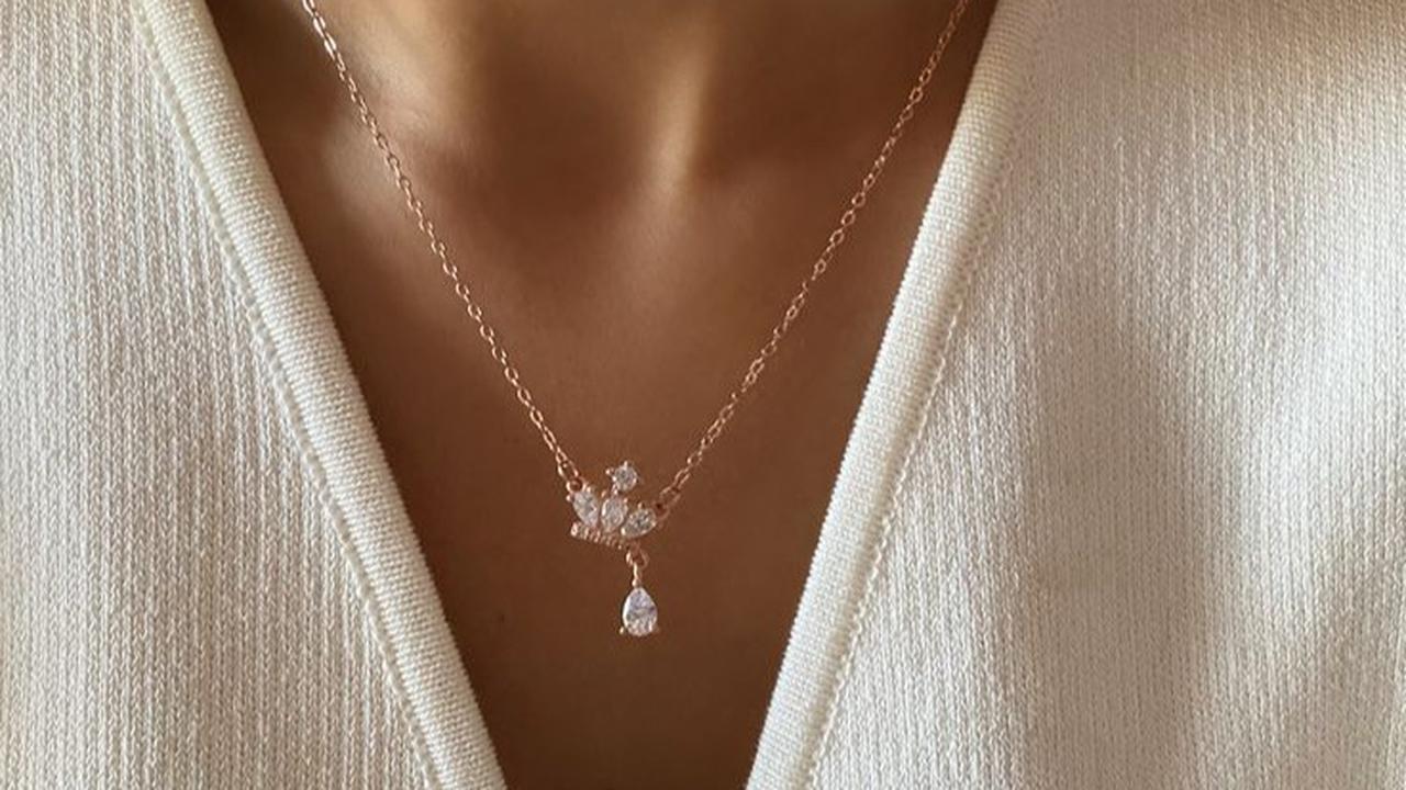 Ilustrasi Kalung Rose Gold