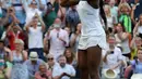 Ekspresi petenis AS, Cori Gauff usai mengalahkan petenis Slovenia, Polona Hercog dalam pertandingan putaran ketiga Kejuaraan Tenis Wimbledon 2019 di London, Inggris (5/7/2019). Cori Gauff menang atas Polona Hercog 3-6 7-6(7) 7-5. (AP Photo/Ben Curtis)