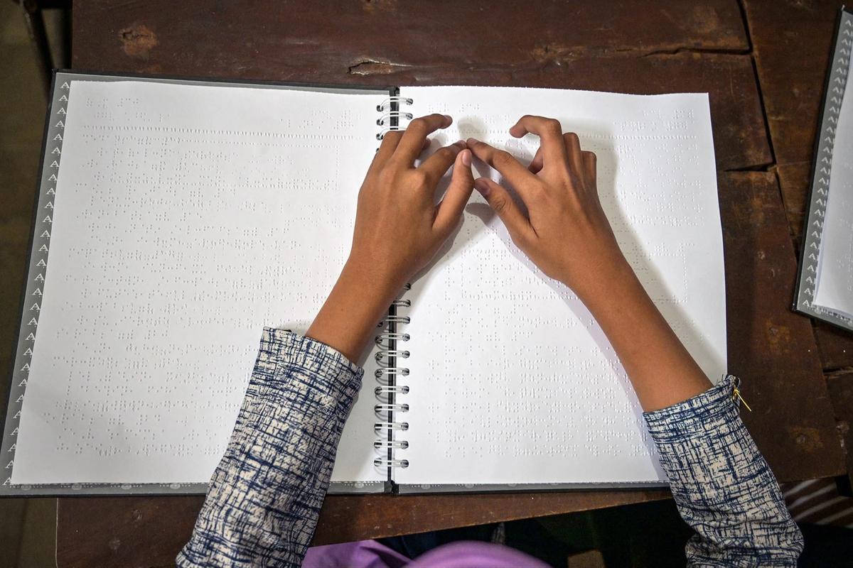 FOTO: Semangat Siswa Tunanetra Pelajari Al Quran Braille di Bulan Ramadan