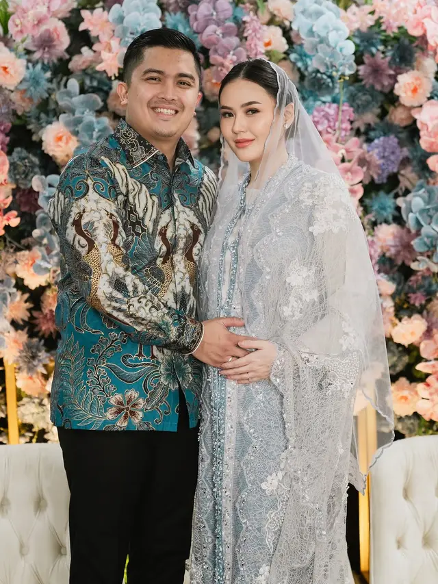 Sarah Gibson Hamil Anak Pertama