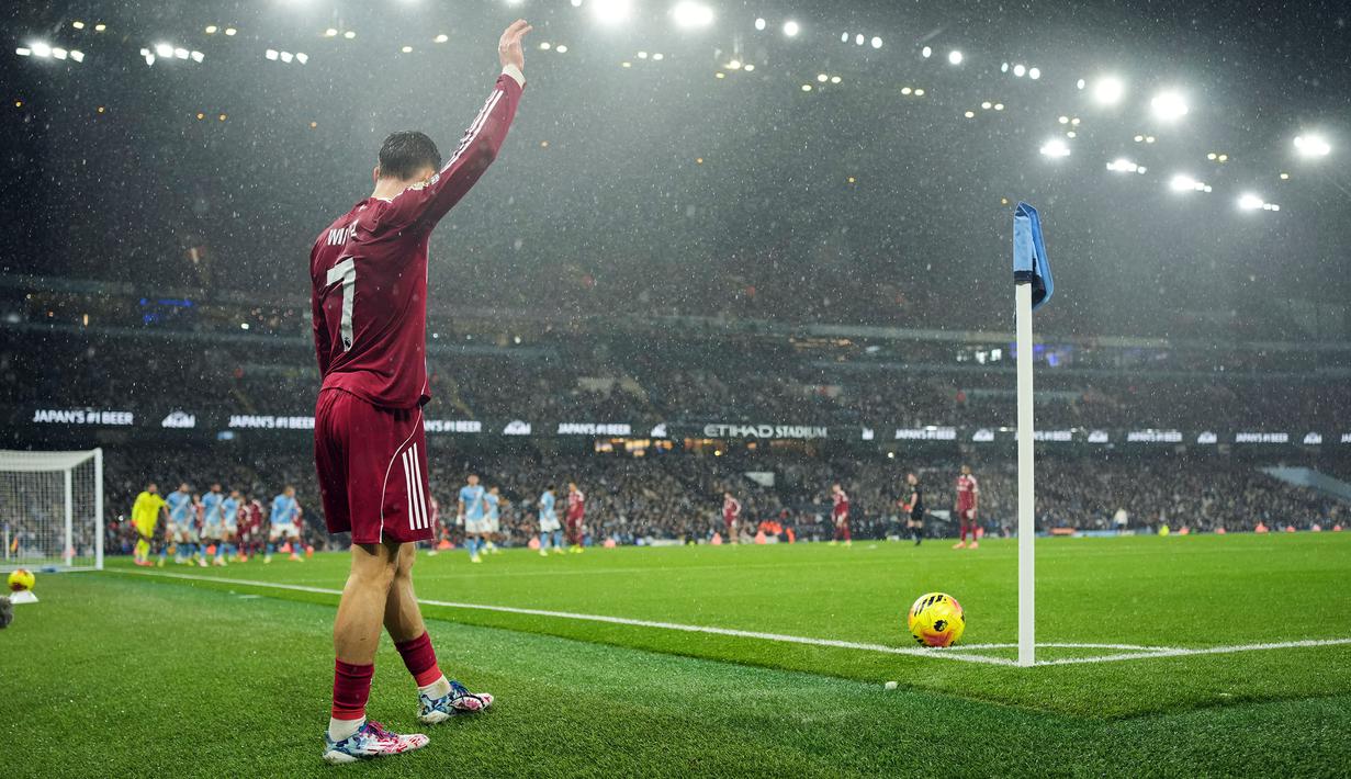 Hasil tersebut menjadi kekalahan kelima dari 11 laga liga musim ini dan membuat skuad asuhan Arne Slot menempati peringkat kedelapan klasemen dengan 18 poin. (AP Photo/Jon Super)
