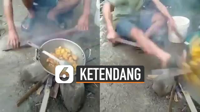 Nasib apes dialami oleh seorang pemuda ini ketika sedang memasak akhirnya bikin sedih dan nyesek.