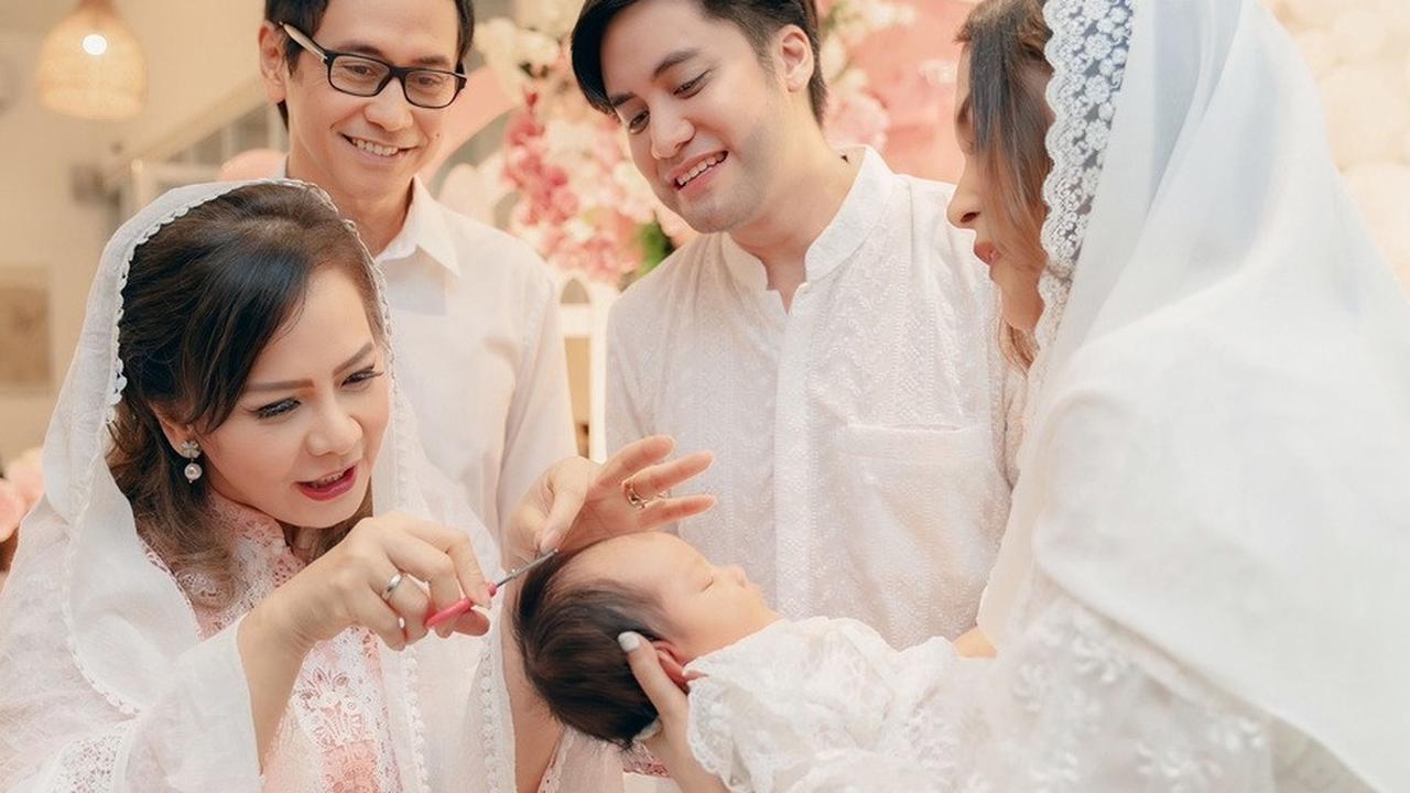 7 Potret Aqiqah Anak Kevin Aprilo, Addie MS & Memes Bahagia Bareng Cucu Pertama