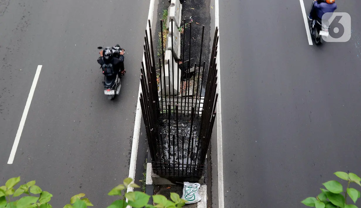 Dan. pada tahun 2011, proyek pembangunan monorel di Jakarta resmi dihentikan. (Liputan6.com/Herman Zakharia)