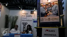 Sejumlah alat kesehatan saat digelarnya pameran alat kesehatan dan perbekalan kesehatan rumah tangga di Jakarta Convention Center (JCC),  Jakarta, Jumat (16/10). Acara akan berlangsung hingga 17 Oktober 2015.(Liputan6.com/Johan Tallo)