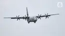 Pesawat Super Hercules C-130J bersiap untuk mendarat di Lanud Halim Perdanakusuma, Jakarta Timur, Senin (6/3/2023). Pesawat ini merupakan yang pertama dari total lima unit yang akan datang secara bertahap dari pabriknya di Lockheed Martin, Marietta, Georgia, Amerika Serikat (AS). (merdeka.com/Iqbal S. Nugroho)