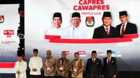 Capres dan Cawapres nomor urut 02 Prabowo Subianto-Sandiaga Uno, Capres dan Cawapres nomor urut 01, Joko Widodo-Ma'ruf Amin, Ketua KPU, Ketua Bawaslu usai Debat Pilpres 2019 kelima di Jakarta, Sabtu (13/4). Debat kelima merupakan debat terakhir dalam masa kampanye. (Liputan6.com/Johan Tallo)