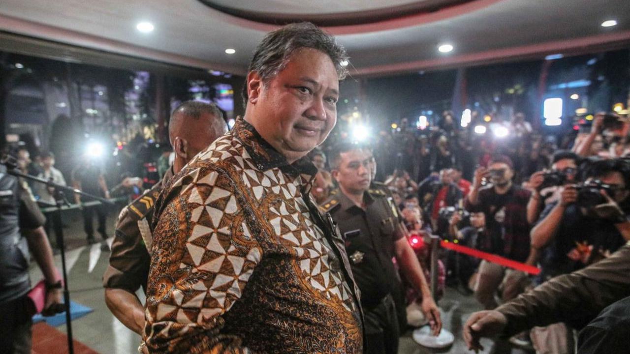 Kehadiran Airlangga merupakan pemeriksaan perdana dalam kasus tindak pidana korupsi pemberian fasilitas ekspor Crude Palm Oil (CPO) dan turunannya di industri kelapa sawit.