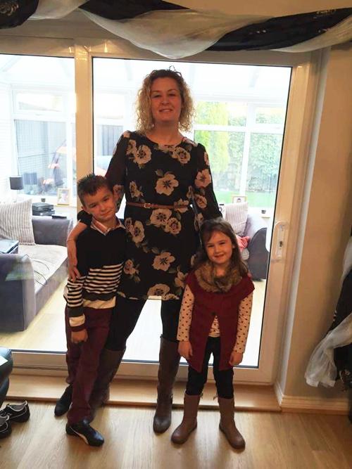 Cherly, Henry dan adik Henry yang masih berusi 4 tahun | Photo: Copyright metro.co.uk