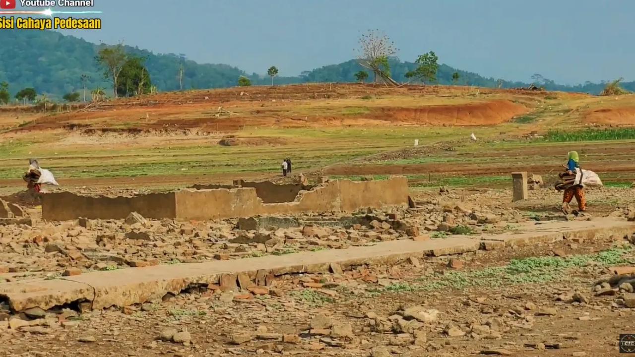 Dulunya Tetangga, Kini Sulit untuk Bertemu