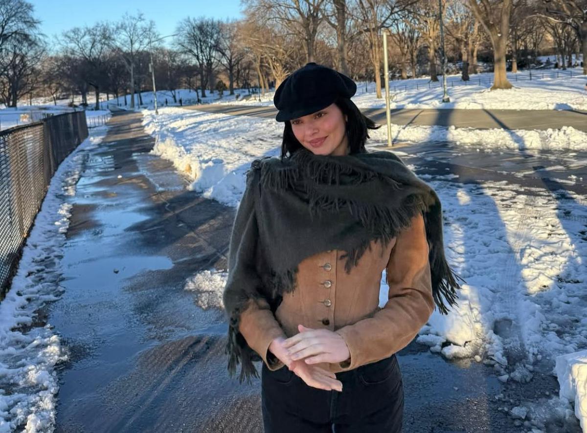 Kendall Jenner Tampil Modis di Tengah Salju, Ini Gaya Winter Look-nya