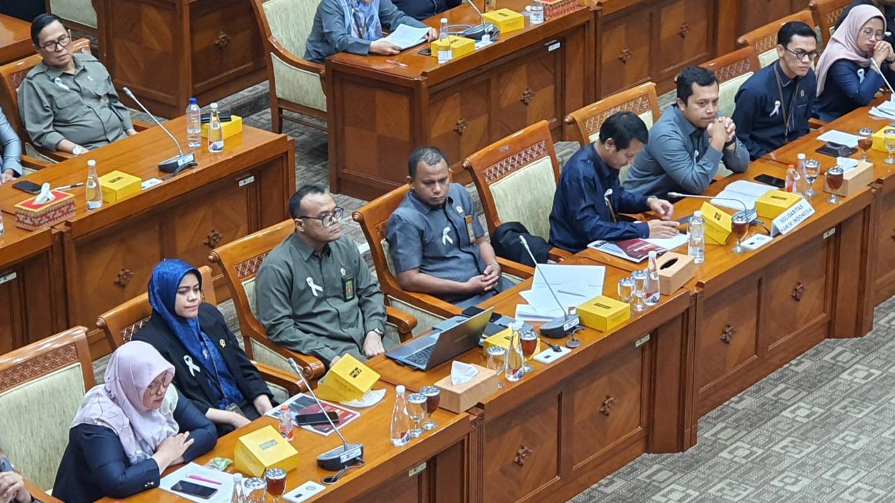 VIDEO: Penuh Emosi Hakim di DPR, Suara Tinggi Ngaku Kepala Pusing Sampai ke Ubun-Ubun