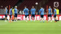 Pemain Timnas Argentina melakukan sesi latihan resmi jelang laga FIFA Matchday melawan Indonesia di Stadion Utama Gelora Bung Karno, Jakarta, Minggu (18/6/2023). (Liputan6.com/Helmi Fithriansyah)