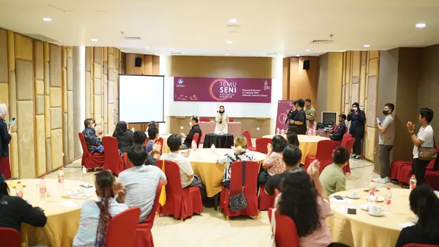 20 seniman muda yang memiliki beragam latar genre dan berasal dari berbagai tempat di Indonesia hadir di Makassar untuk turut serta dalam Temu Seni Performan