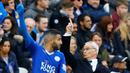 Leicester City kian kokoh di puncak klasemen Liga Inggris. Anak asuh Claudio Ranieri ini menang 4-0 atas Swansea City dalam laga Liga Inggris di Stadion King Power, Minggu (24/4/2016) malam WIB. (Reuters/Darren Staples)