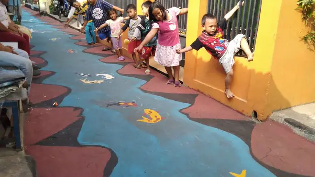 Warga Kampung Ini Cirebon Melukis 3D Nuansa Ikan di Gang Kecil