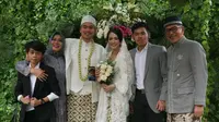 Anak kedua Dewi Yull dan Ray Sahetapy, Rama Sahetapy menikahi Merdianti Octavia. [foto: instagram/raysahetapy]
