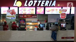 Suasana  gerai makanan cepat saji asal Korea, Lotteria di Kawasan Fatmawati, Jakarta, Satu (20/6/2020). Setelah 9 tahun, Lotteria mengumumkan akan menutup semua gerainya di Indonesia secara permanen per tanggal 29 Juni 2020. (Liputan6.com/Herman Zakharia)