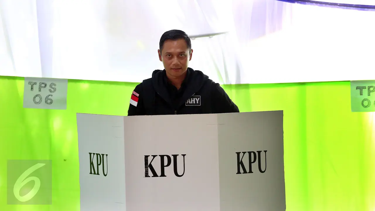 20170215-Agus Yudhoyono Mencoblos di TPS 6 Rawa Barat-Jakarta