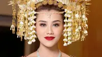 Busana Tradisional yang Dikenakan Aaliyah Massaid. [@morden.co]