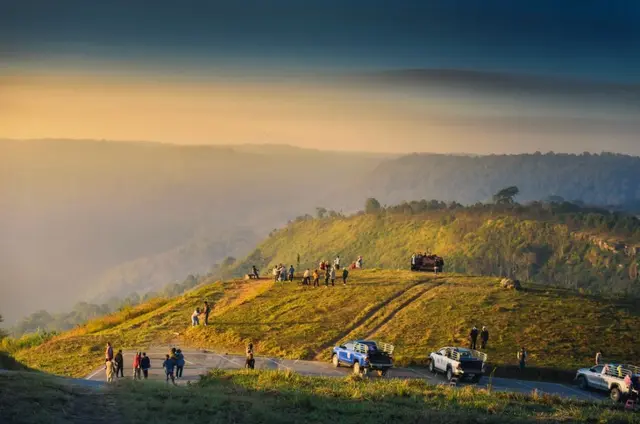 4. Kendaraan Menuju Phu Lom Lo