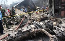 Reruntuhan Hercules TNI AU yang hancur berkeping-keping