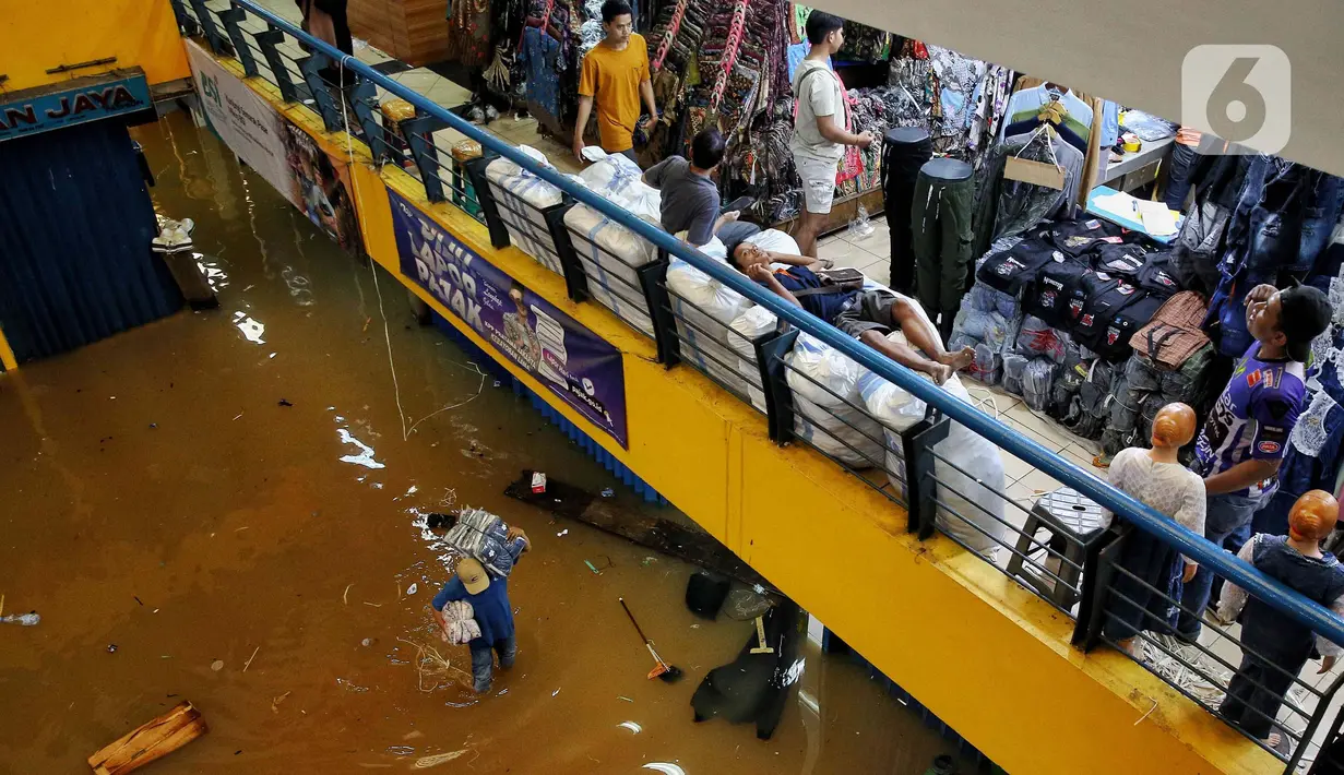 Aktivitas perdagangan di Pasar Cipulir, Jakarta, Selasa (4/3/2025). (Liputan6.com/Angga Yuniar)