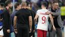 Namun yang pasti Robert Lewandowski dipastikan tidak akan berbisik lagi kepada para pemain PSG lainnya di sisa Piala Dunia 2022 karena Polandia harus terhenti langkahnya di babak 16 besar usai kalah dari Prancis. (AP/Natacha Pisarenko)