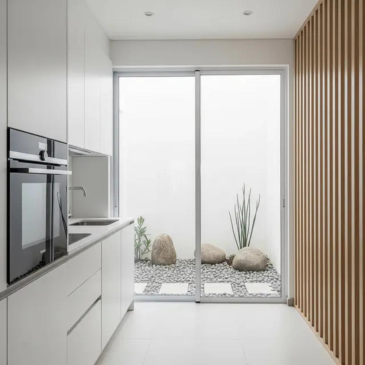 7 Model Dapur Kecil dengan Tanaman Hijau di Belakang dan Sekat Minimalis