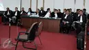 Kuasa hukum dari Basuki T Purnama bersiap menjalani persidangan Lanjutan dugaan penistaan agama di Kementan, Jakarta Selatan, Selasa (17/1). Sidang ke-6 ini juga mendengarkan 2 saksi penyidik dari Polres Bogor. (Liputan6.com/Resa Esnir/Pool)