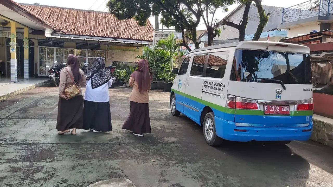 DP3AP2KB Kota Depok mendatangi salah satu sekolah dasar (SD) terlibat tawuran di wilayah Tapos, Depok.