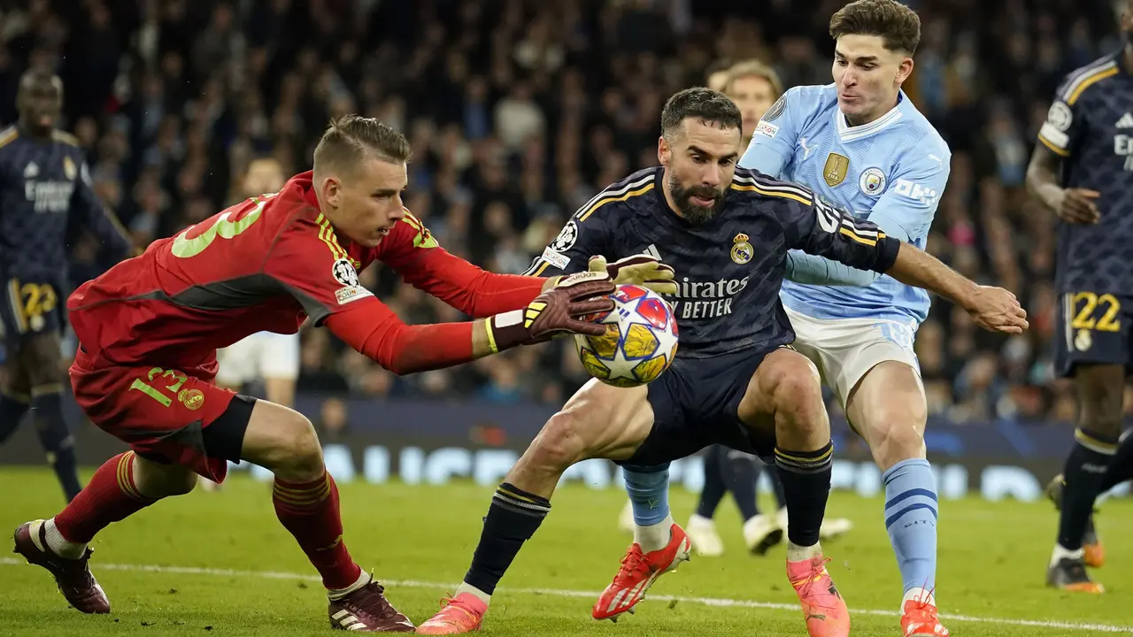 Andriy Lunin - Dani Carvajal - Manchester City vs Real Madrid: Leg Kedua Perempatfinal Liga Champions 2023/2024