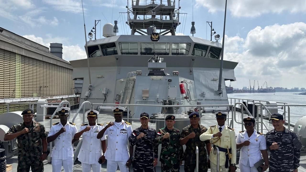 FOTO: KRI Canopus 936 Sandar di Lagos Perkuat Diplomasi Maritim
