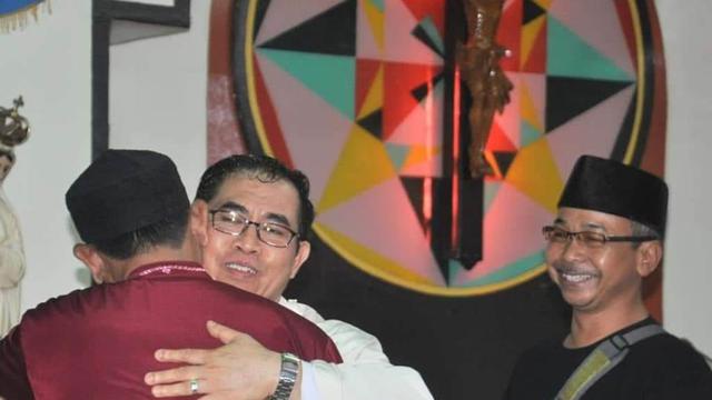 Berbagi Kebahagiaan Ramadan pada Hari Kenaikan Isa Almasih 