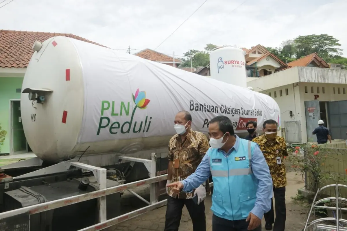 PLN menyalurkan oksigen sebanyak 11,9 ton ke 4 rumah sakit di Jawa Tengah dan Daerah Istimewa Yogyakarta (DIY).