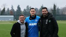 Pelatih Timnas Indonesia, John Herdman (kiri), saat menyambangi Jay Idzes yang sedang berlatih bersama Sassuolo. (dok. Sassuolo)