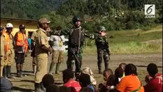 TNI berhasil membebaskan 17 guru yang disandera kelompok kriminal bersenjata. Guru-guru ini bertugas di 2 kampung yang dikuasai kelompok kriminal bersenjata.