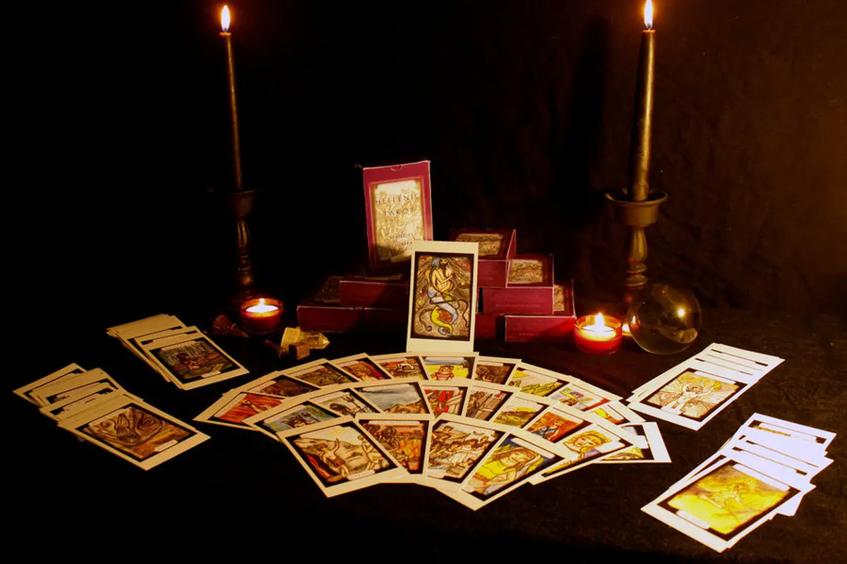 [Bintang] Tarot Hari Ini: King of Wands, Queen of Pentacles, Nine of Cups