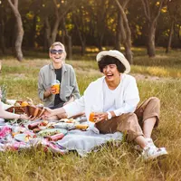 Aktivitas seru di luar ruangan bersama keluarga. (foto: garetsvisual/freepik)