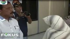 Perempuan berusia 36 tahun ini berdalih sang suami siri yang berusia 52 tahun lebih peduli pada keluarganya dari istri pertama dengan sembilan anak.
