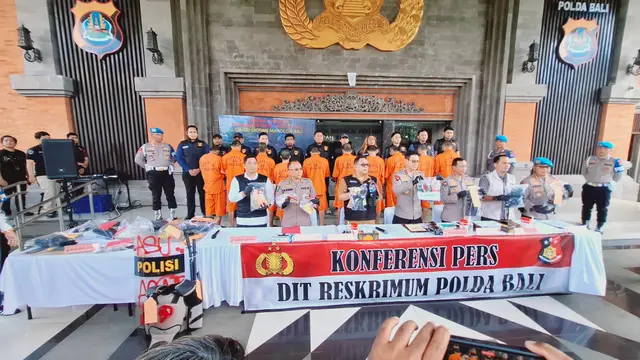 Kapolda Bali Irjen Pol. Daniel Aditya dalam konferensi pers di Mapolda Bali, Selasa (16/9/3025).
